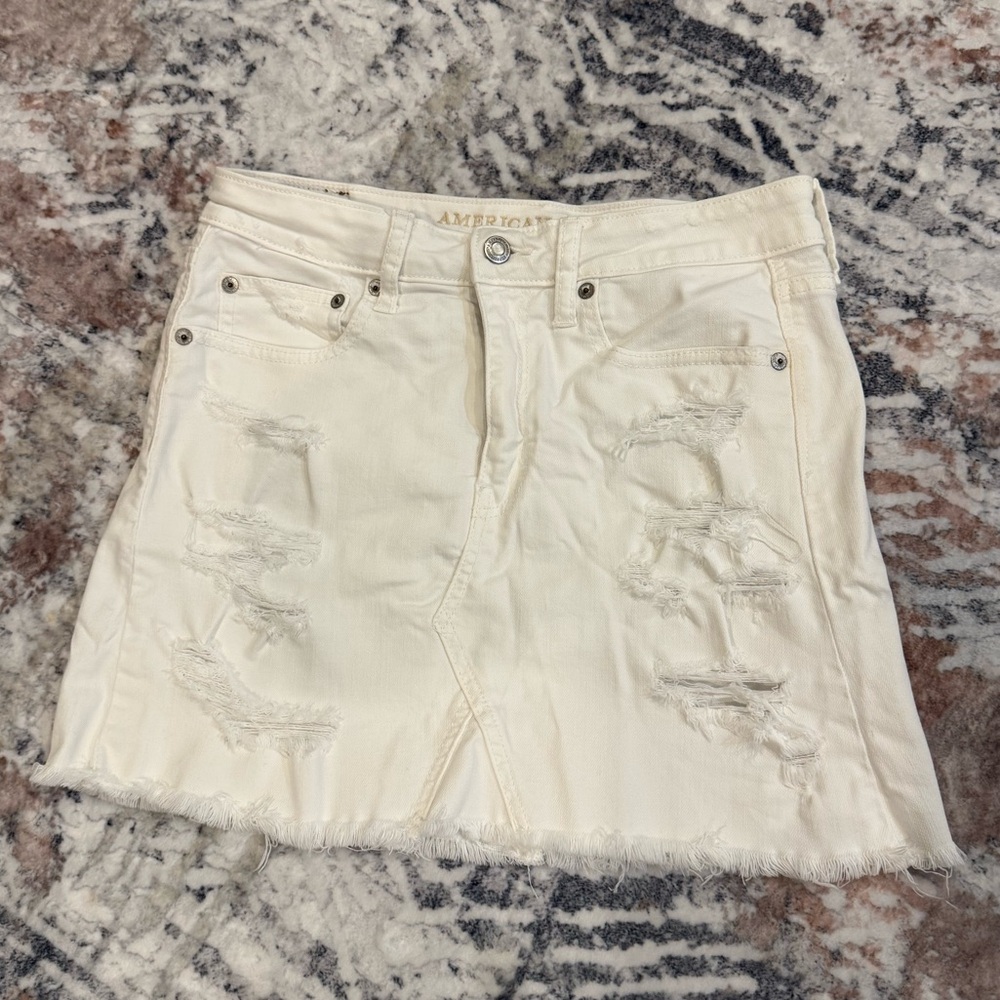 American Eagle Outfitters White Distressed Mini Skirt size 6